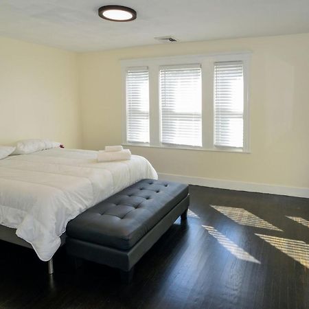 Modern Two Bedroom Condo - Boston Stoneham Exterior foto