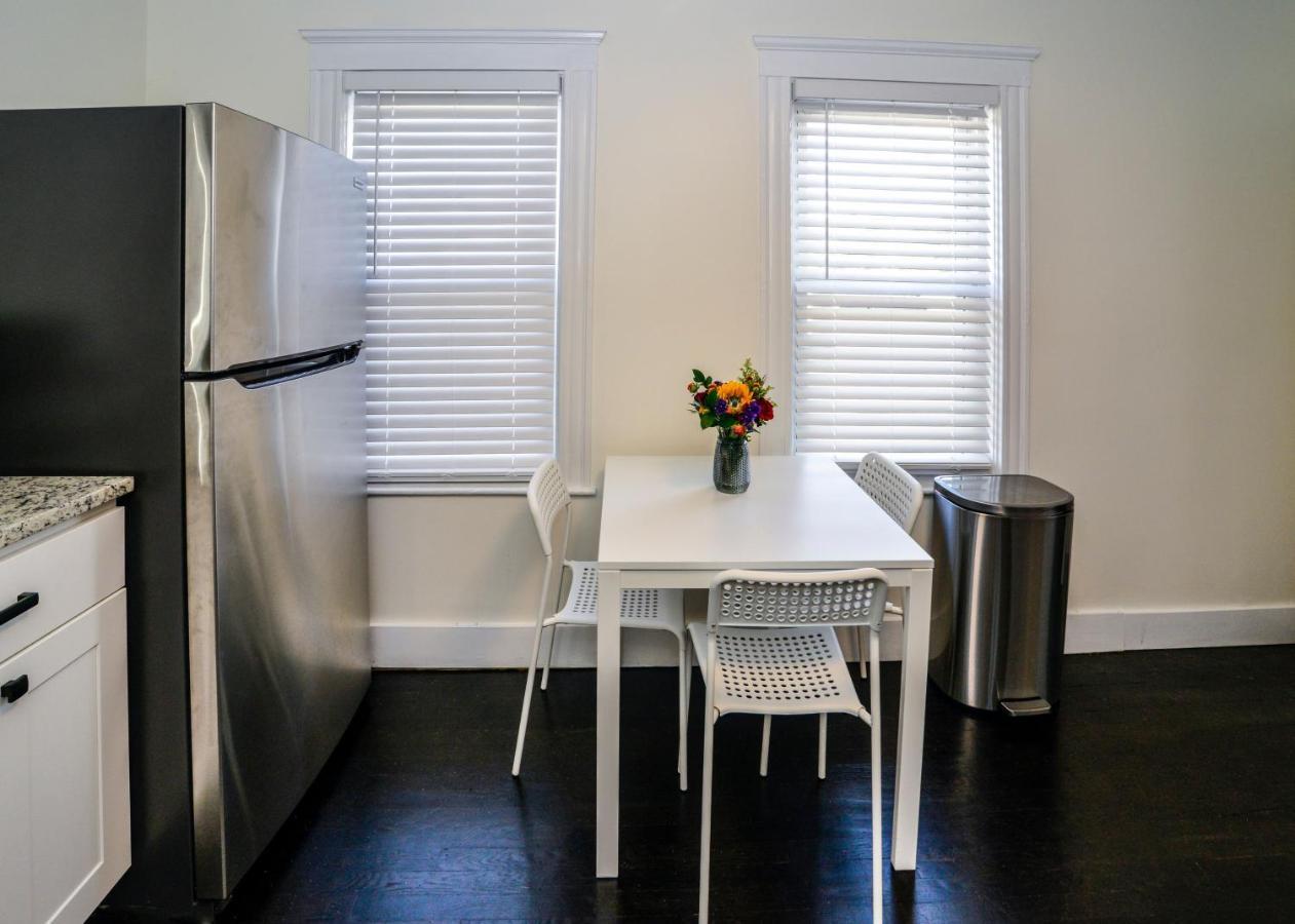 Modern Two Bedroom Condo - Boston Stoneham Exterior foto