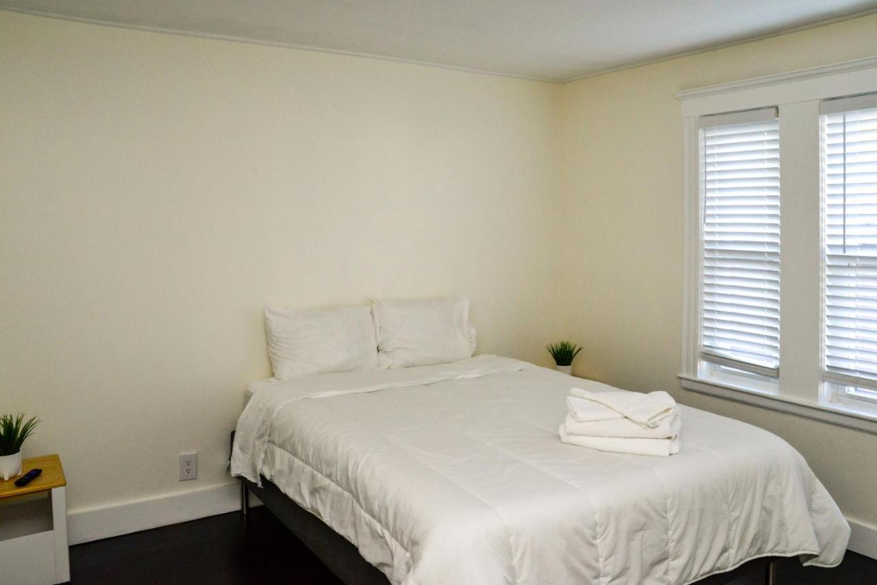 Modern Two Bedroom Condo - Boston Stoneham Exterior foto