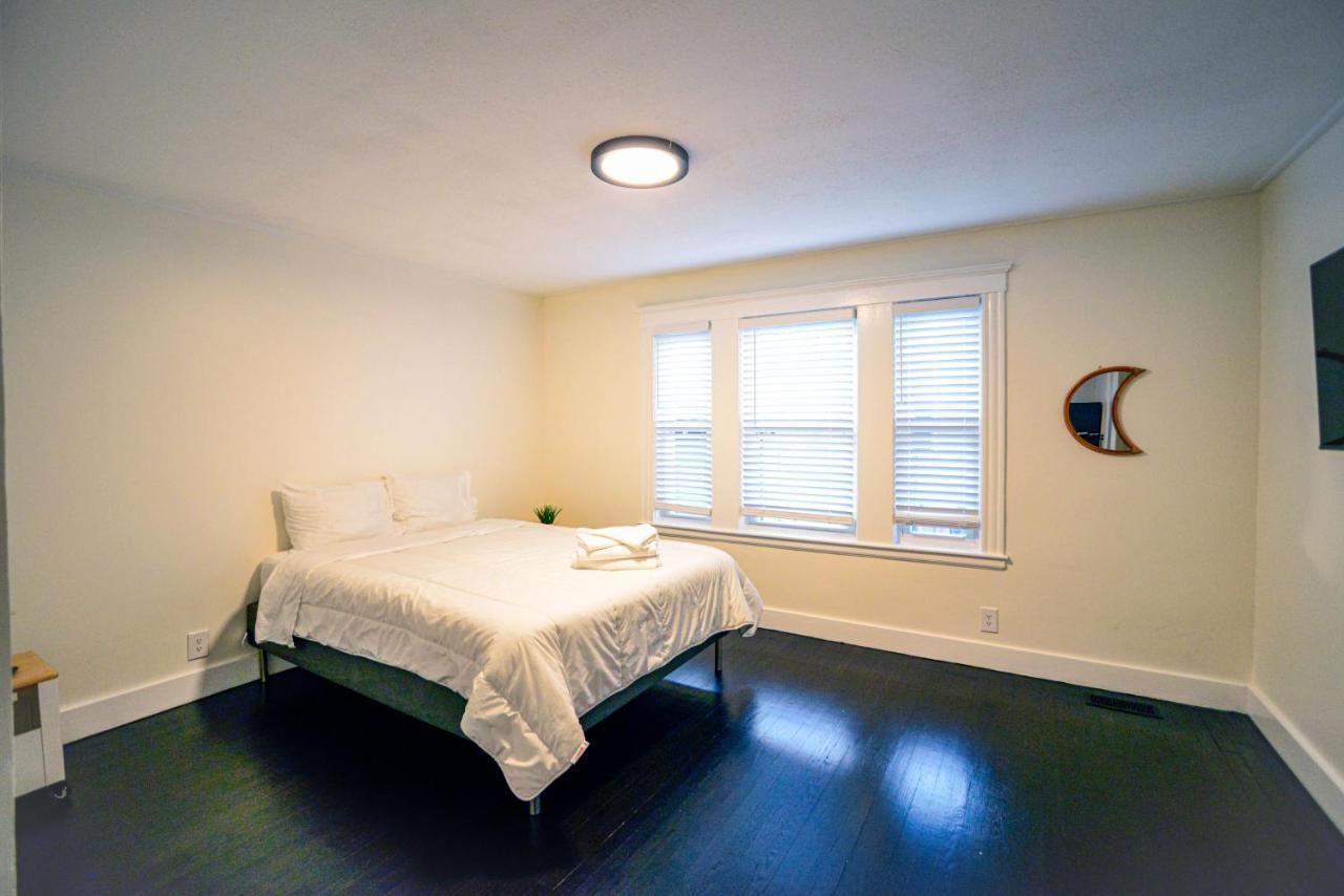 Modern Two Bedroom Condo - Boston Stoneham Exterior foto