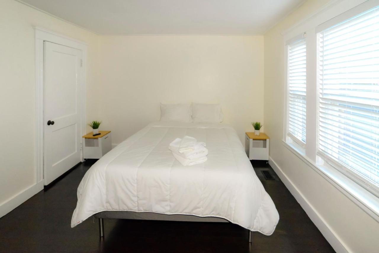 Modern Two Bedroom Condo - Boston Stoneham Exterior foto
