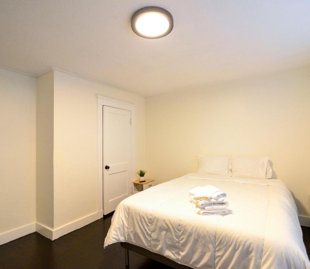 Modern Two Bedroom Condo - Boston Stoneham Exterior foto
