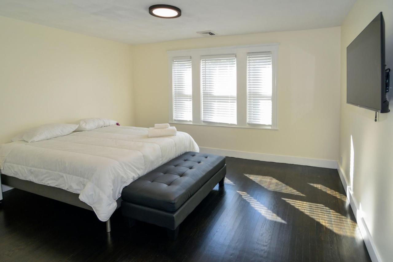 Modern Two Bedroom Condo - Boston Stoneham Exterior foto