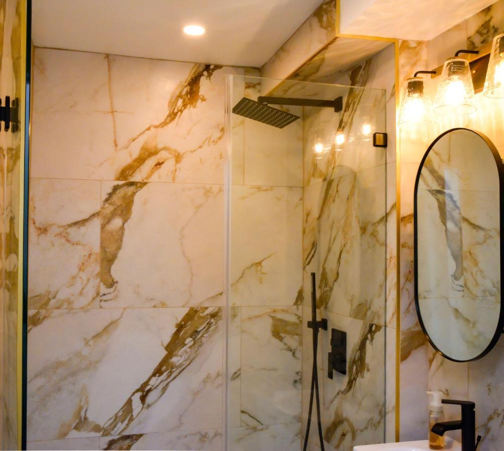 Modern Two Bedroom Condo - Boston Stoneham Exterior foto