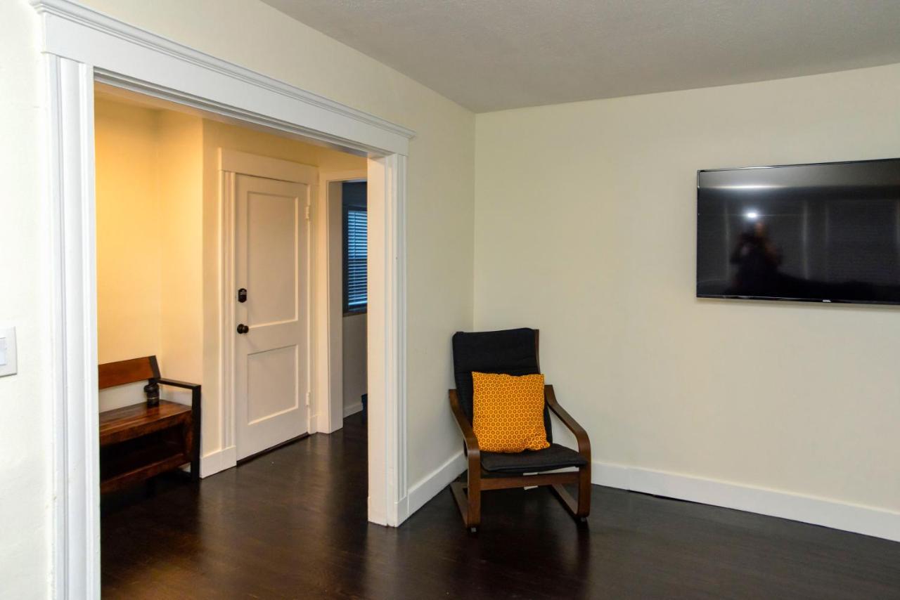 Modern Two Bedroom Condo - Boston Stoneham Exterior foto