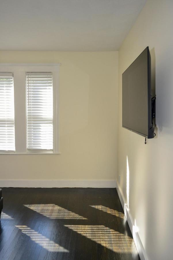 Modern Two Bedroom Condo - Boston Stoneham Exterior foto