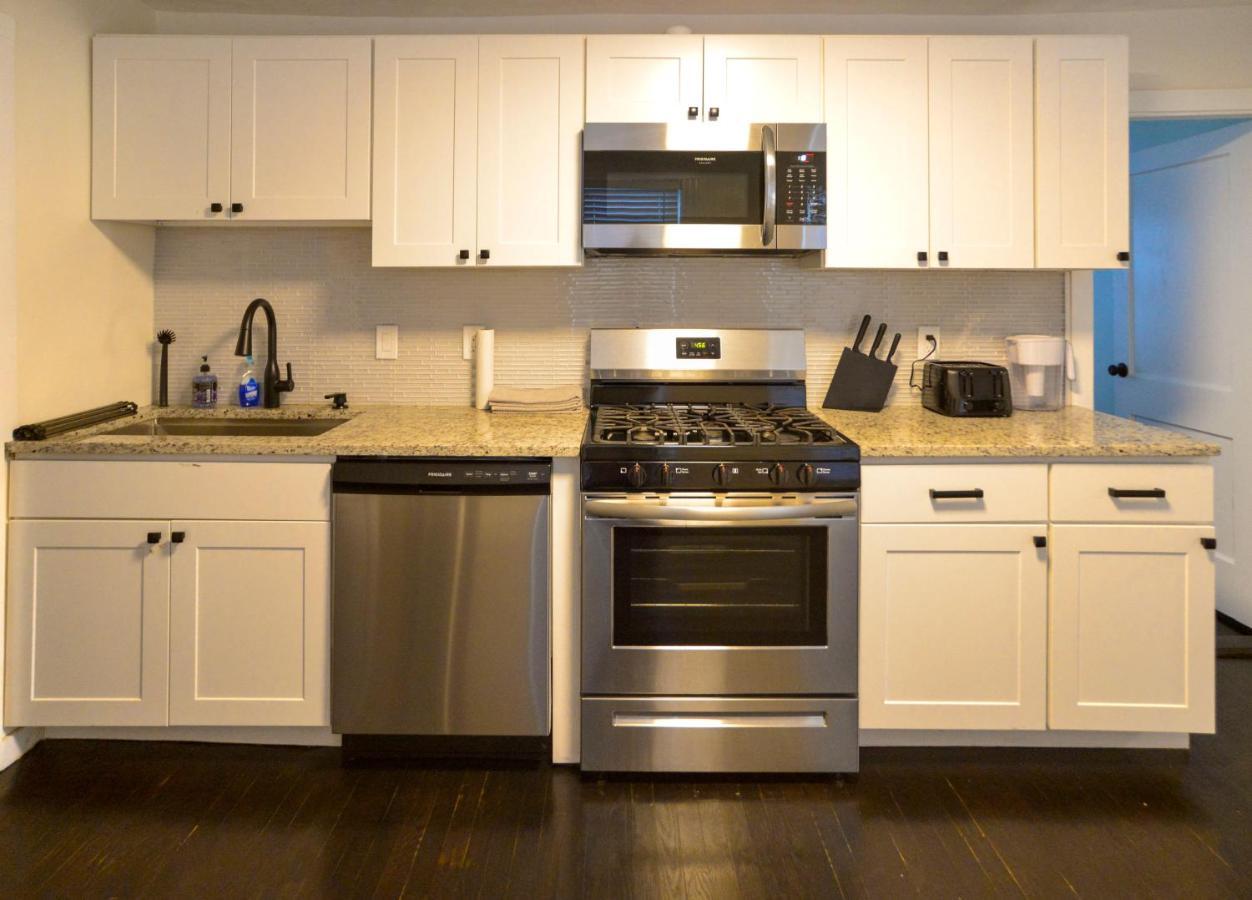 Modern Two Bedroom Condo - Boston Stoneham Exterior foto
