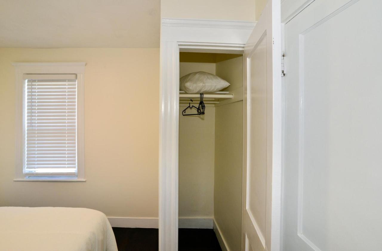 Modern Two Bedroom Condo - Boston Stoneham Exterior foto
