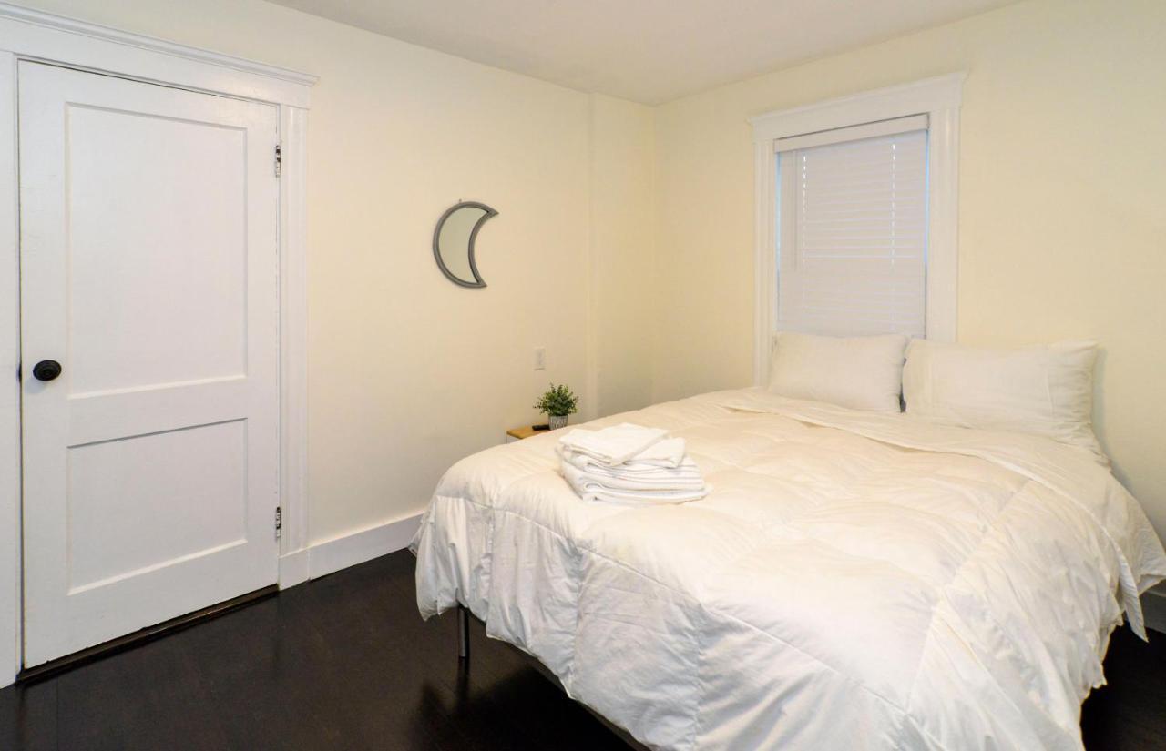Modern Two Bedroom Condo - Boston Stoneham Exterior foto
