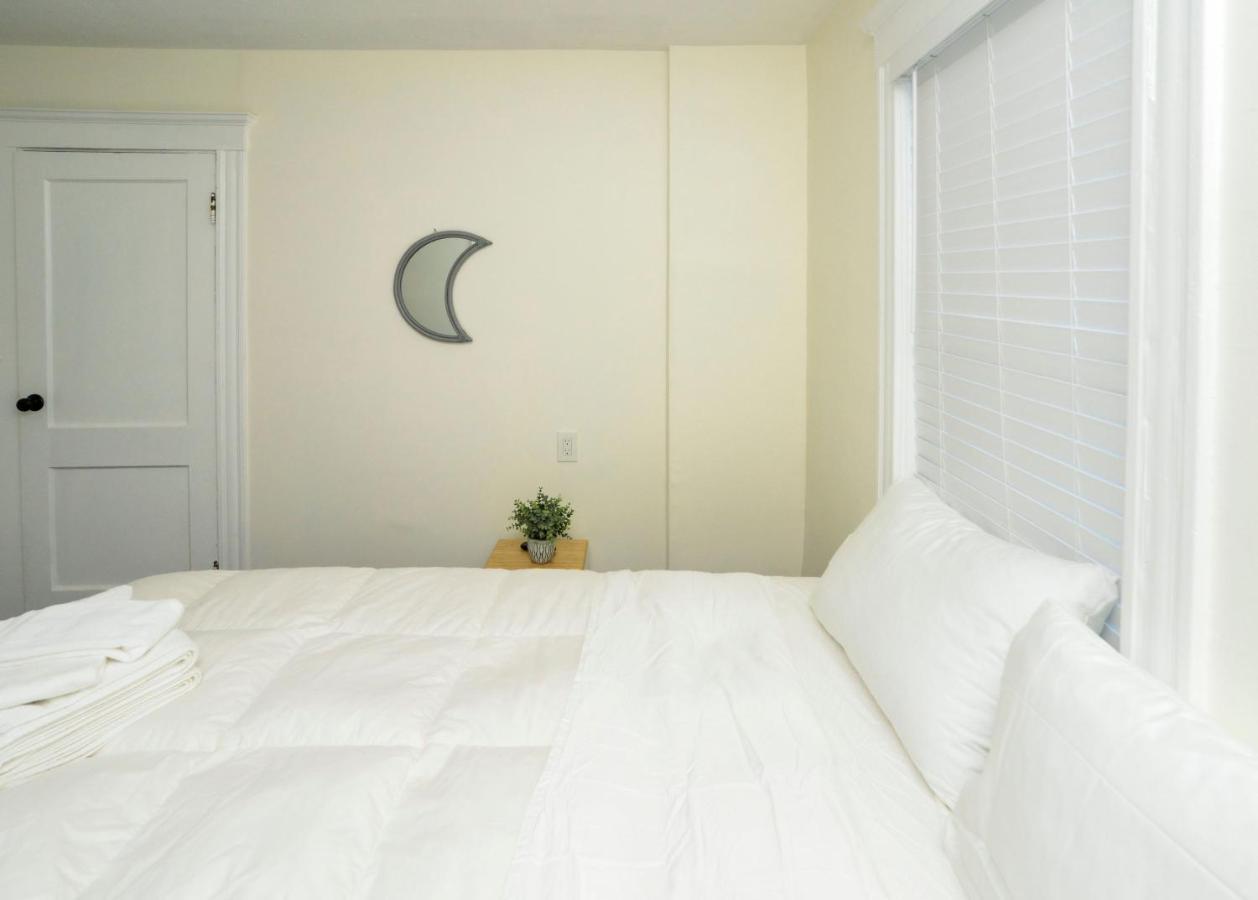 Modern Two Bedroom Condo - Boston Stoneham Exterior foto