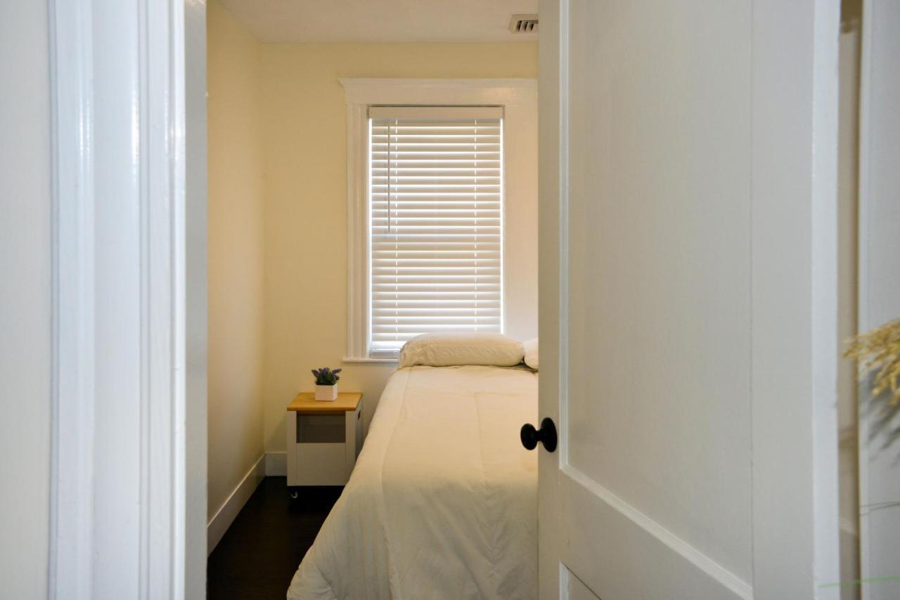 Modern Two Bedroom Condo - Boston Stoneham Exterior foto