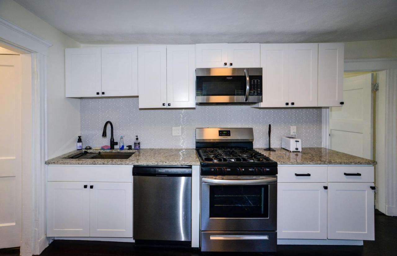 Modern Two Bedroom Condo - Boston Stoneham Exterior foto