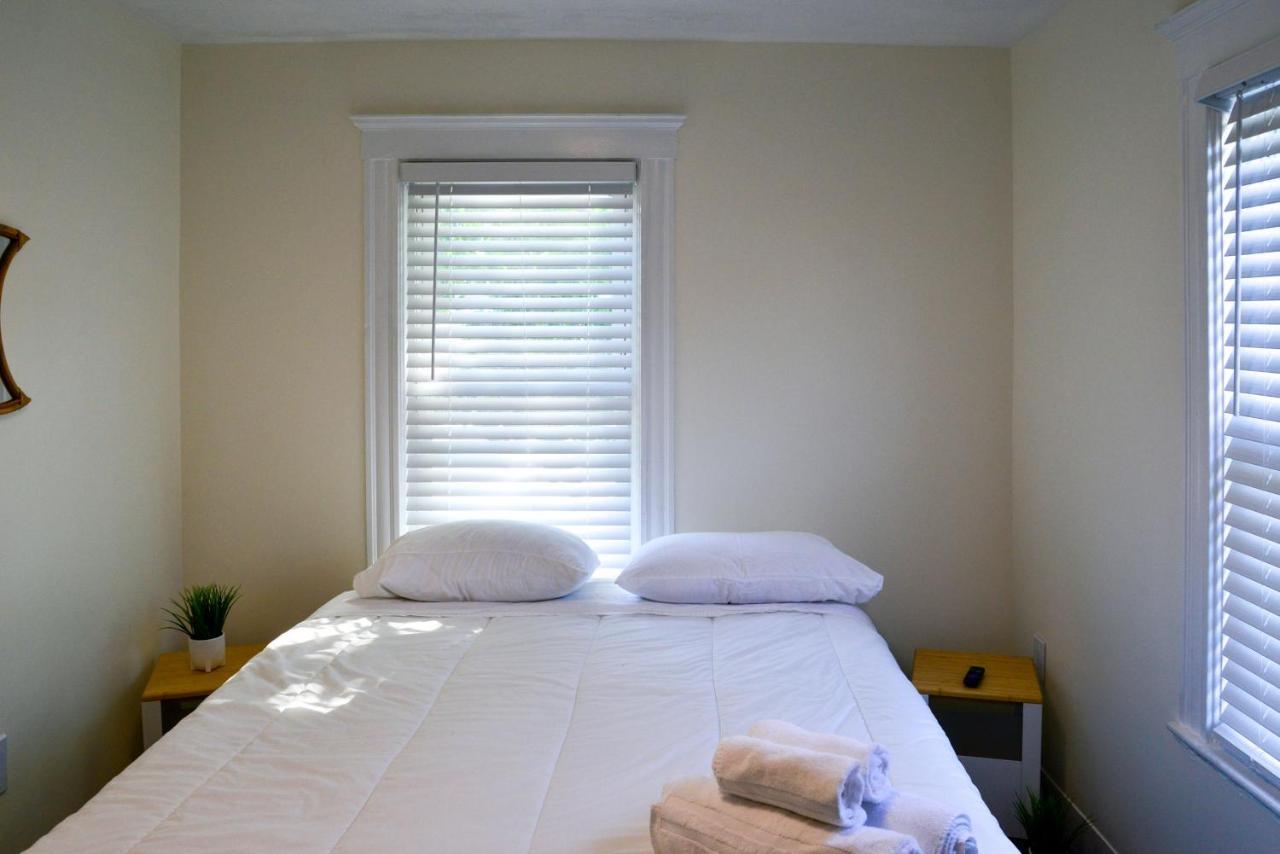 Modern Two Bedroom Condo - Boston Stoneham Exterior foto