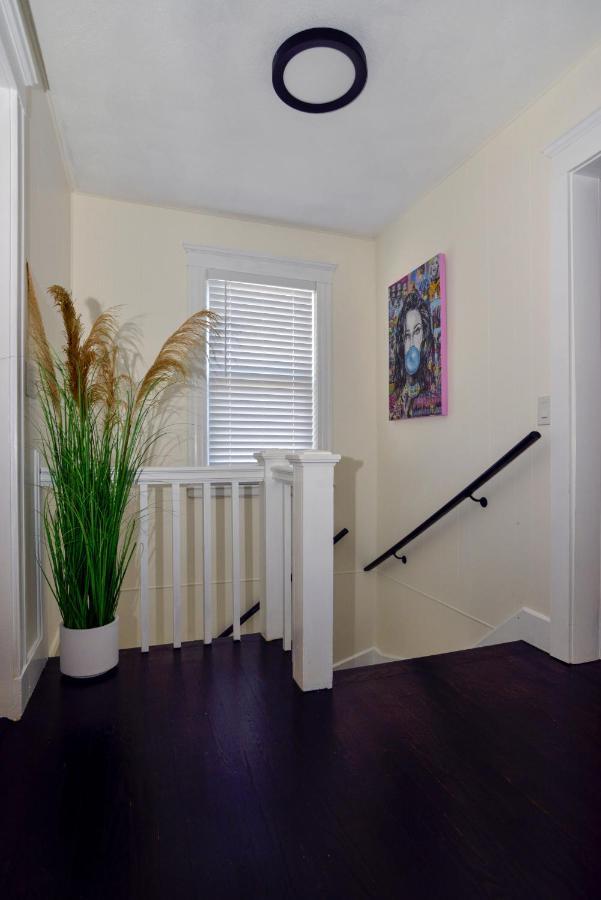 Modern Two Bedroom Condo - Boston Stoneham Exterior foto