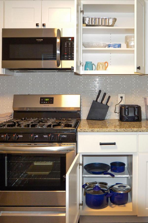 Modern Two Bedroom Condo - Boston Stoneham Exterior foto